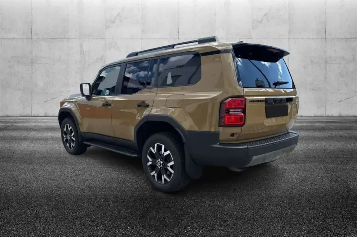 Usata Toyota Land Cruiser Lounge 205 CV (150 kW) 2024 Marrone Station wagon