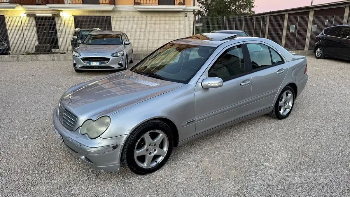 Usata Mercedes C220 Elegance 143 CV (105 kW) 2002 Grigio Berlina