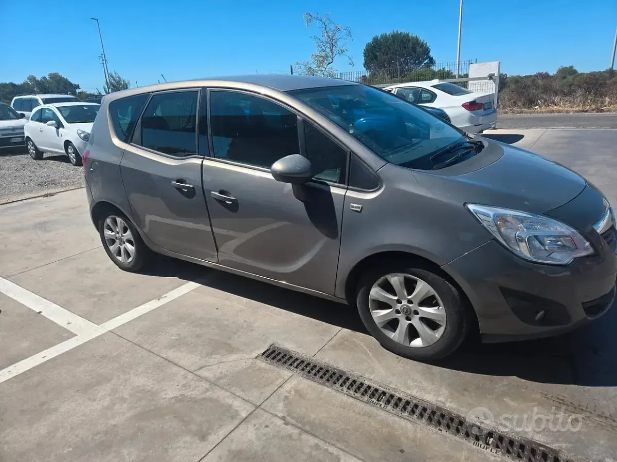 Usata Opel Meriva 95 CV (69 kW) 2012 Grigio Monovolume