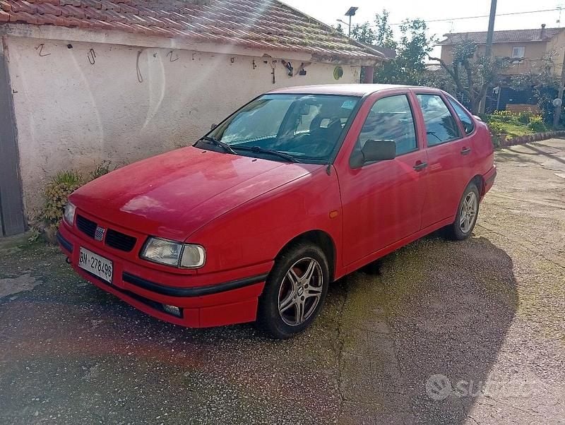 Usata Seat Cordoba 1994 Rosso Berlina