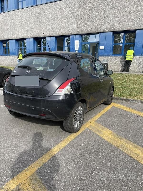 Usata Lancia Ypsilon 69 CV (50 kW) 2017 Blu Utilitaria