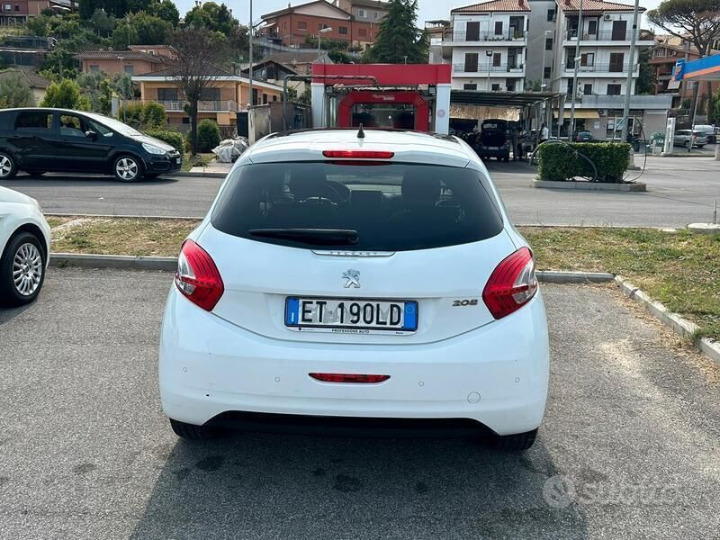 Usata Peugeot 208 Allure 82 CV (60 kW) 2014 Bianco Utilitaria