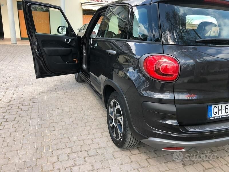 Usata 2022 Fiat 500L Cross Monovolume | 14.490 € (Buon prezzo) - Immagine 1/4