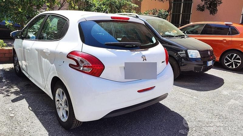 Usata Peugeot 208 Allure 68 CV (50 kW) 2012 Bianco Utilitaria