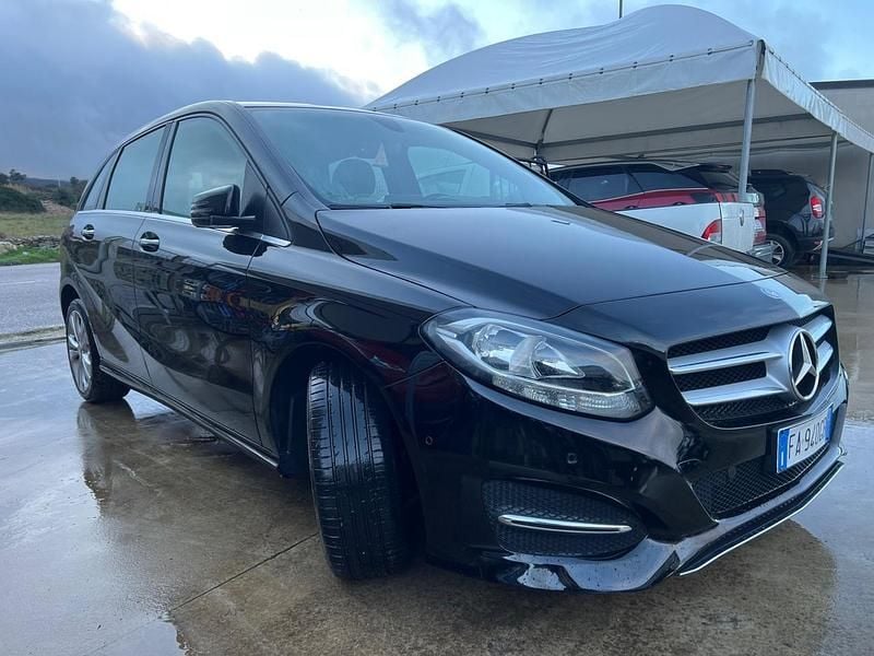 Usata Mercedes B180 Premium 108 CV (79 kW) 2016 Nero Monovolume