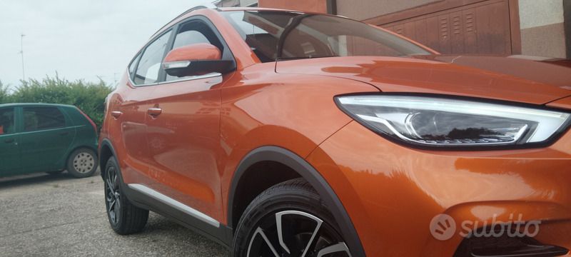 Usata MG ZS Luxury 106 CV (77 kW) 2024 Giallo Berlina