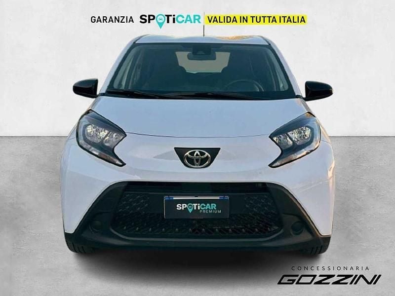 Usata Toyota Aygo Active 72 CV (52 kW) 2024 Bianco Utilitaria
