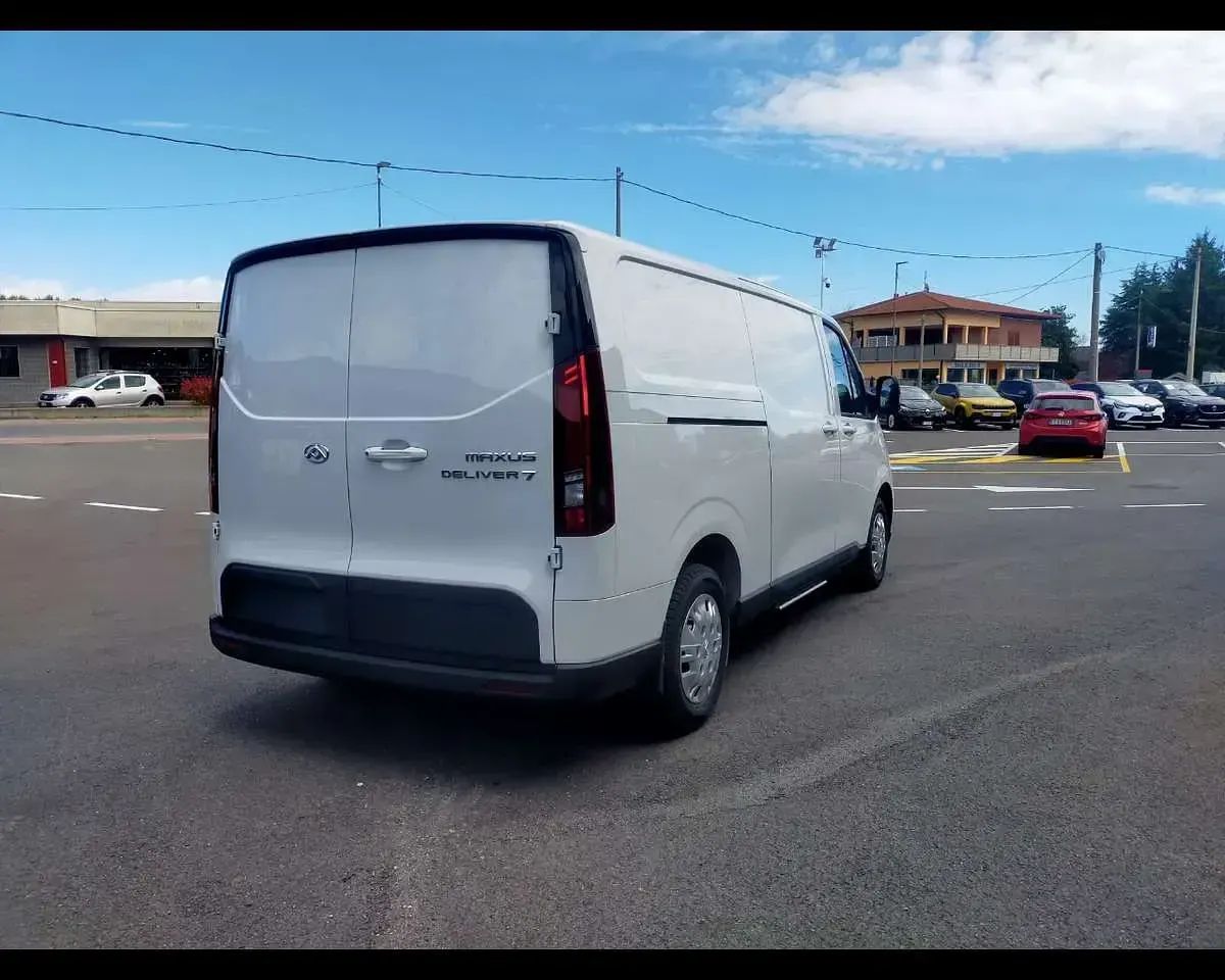 Nuova Maxus V90 150 CV (110 kW) 2026 Bianco Furgone