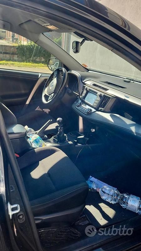 Usata Toyota RAV4 Active 124 CV (91 kW) 2014 Nero Berlina