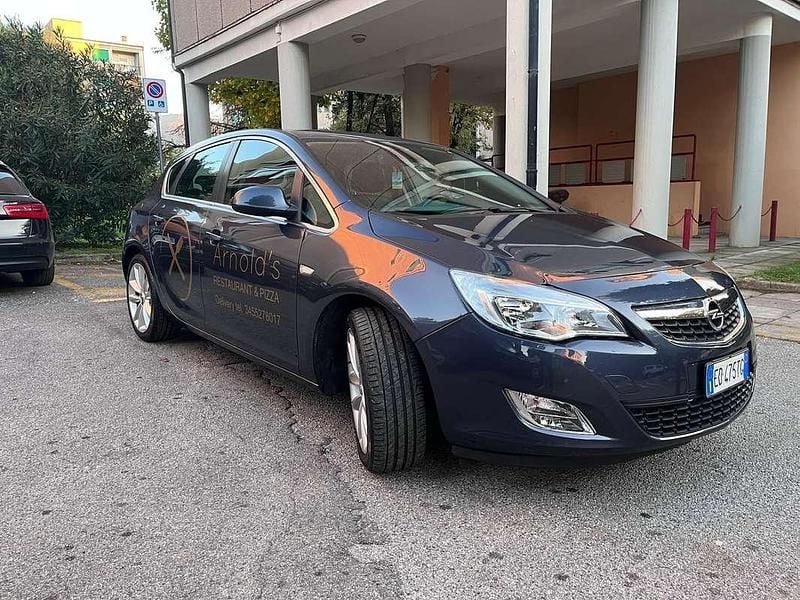 Usata Opel Astra Cosmo 140 CV (102 kW) 2010 Berlina