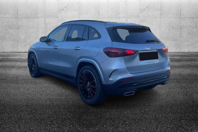 Usata Mercedes GLA200 AMG Line Premium 150 CV (110 kW) 2025 Argento SUV