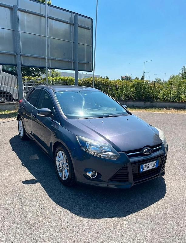 Usata Ford Focus 115 CV (84 kW) 2012 Grigio Berlina