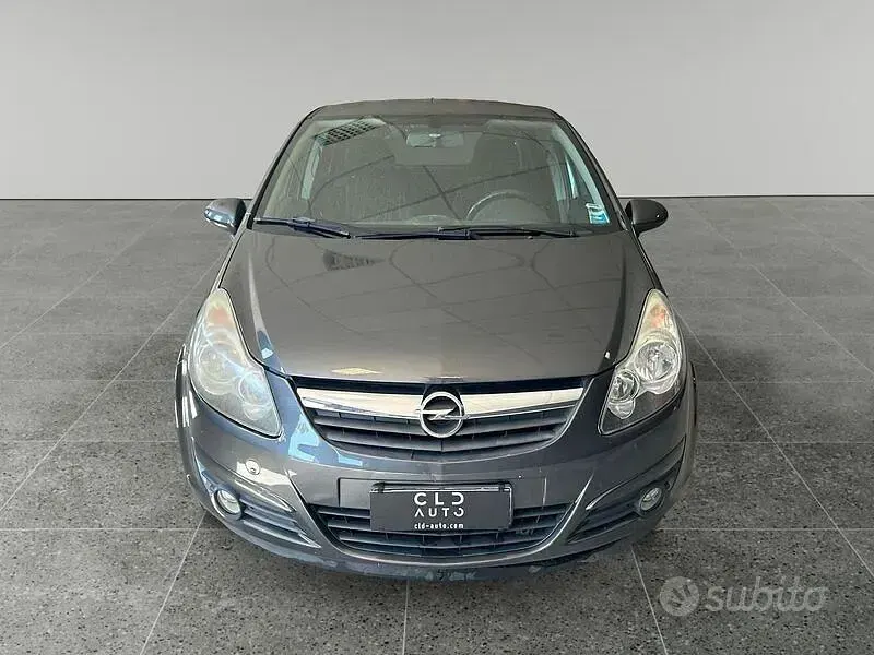 Usata Opel Corsa Edition 75 CV (55 kW) 2011 Grigio Utilitaria