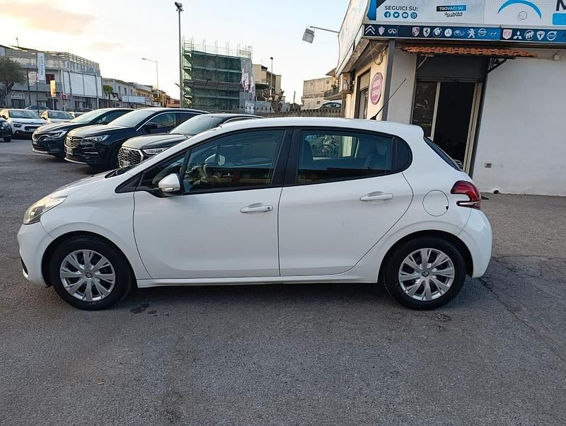 Usata Peugeot 208 Active 75 CV (55 kW) 2018 Bianco Utilitaria