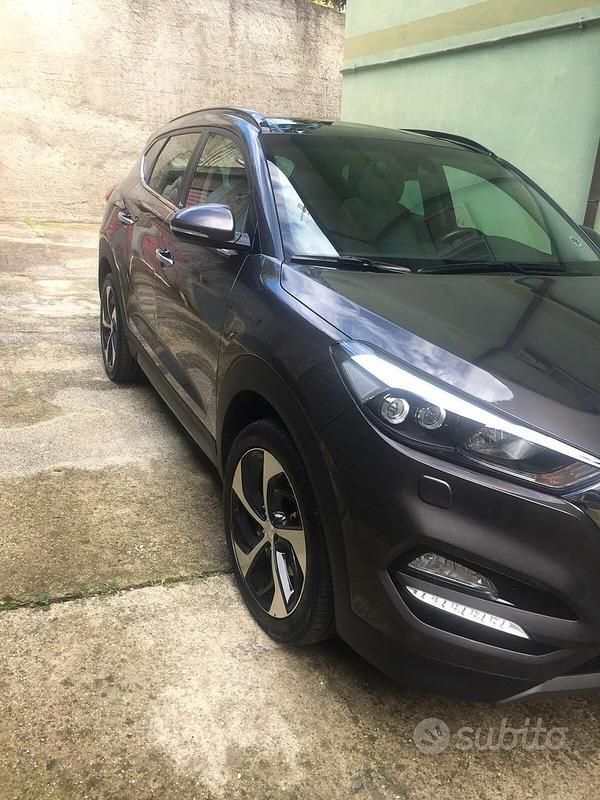 Usata Hyundai Tucson Xpossible 136 CV (100 kW) 2016 Marrone SUV