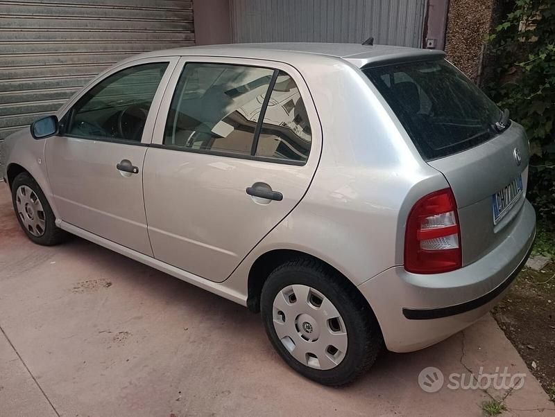 Usata Skoda Fabia 54 CV (39 kW) 2003 Grigio Berlina