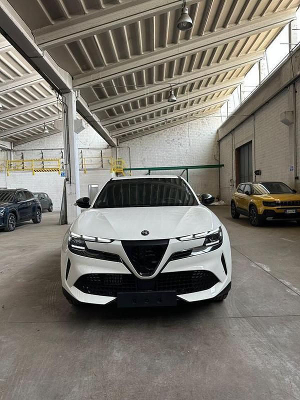 Nuova Alfa Romeo GT Junior Edizione Speciale 145 CV (106 kW) 2025 Bianco pastello SUV
