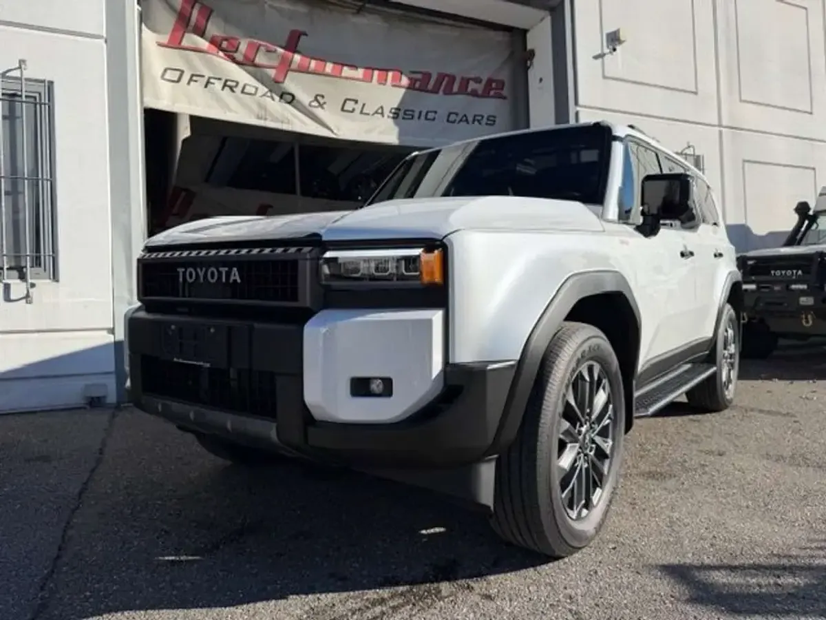 Nuova Toyota Land Cruiser Lounge 205 CV (150 kW) 2026 Pearlwhite SUV
