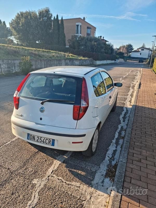 Usata Fiat Punto 64 CV (47 kW) 2008 Bianco Berlina