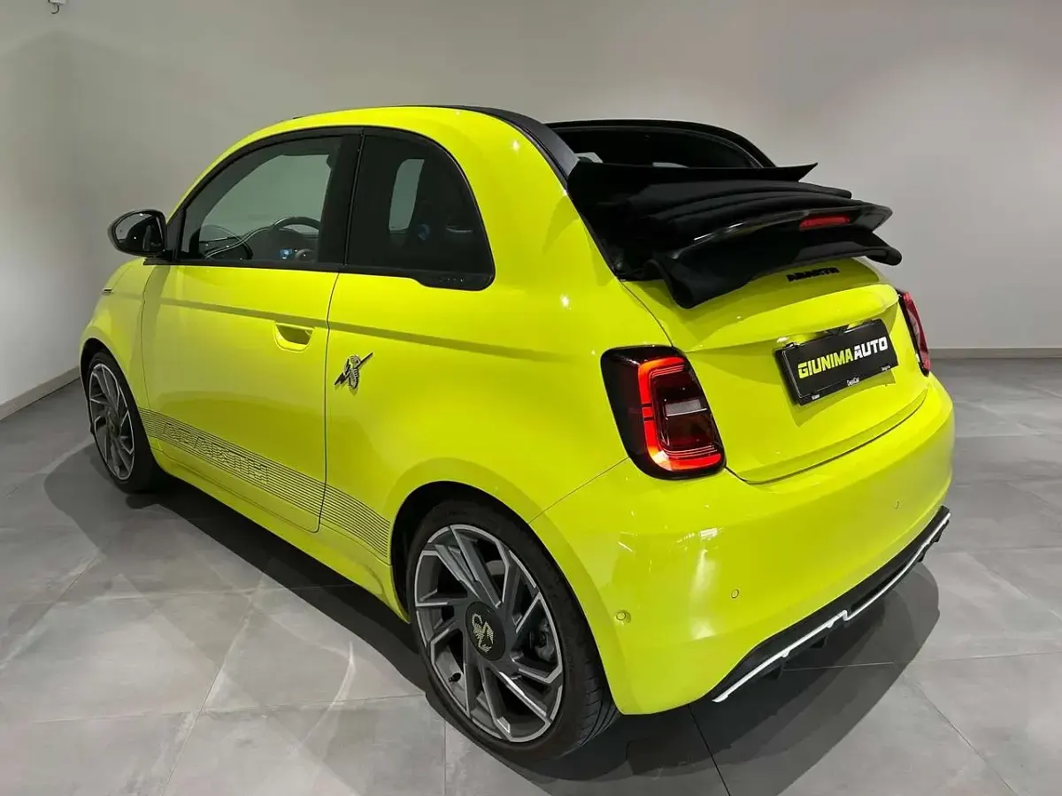Usata Abarth 500C Scorpionissima 114 kW (155 CV) 2023 Giallo fluo Cabrio