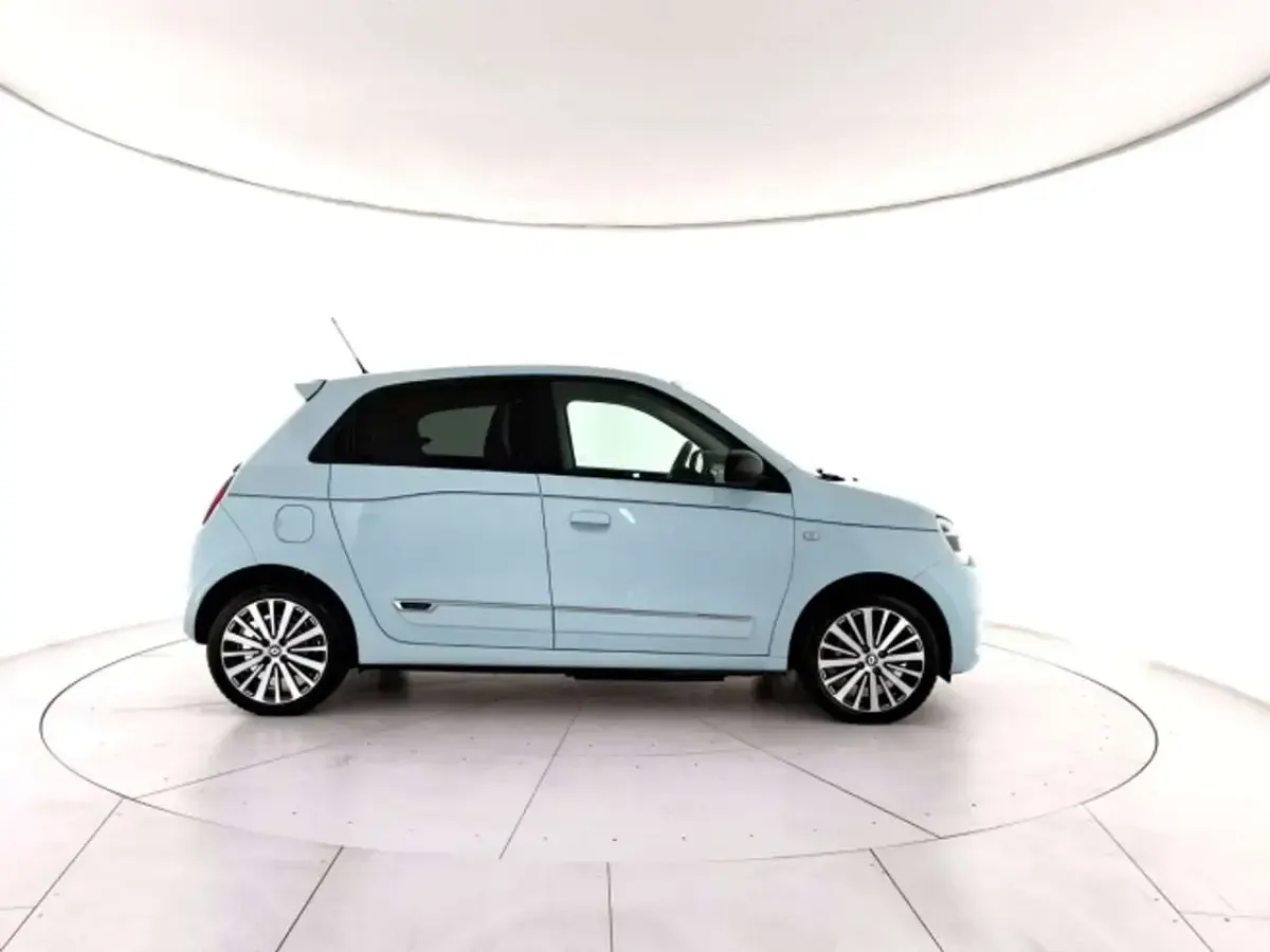 Usata Renault Twingo Techno 30 kW (42 CV) 2023 Blu shopping Utilitaria