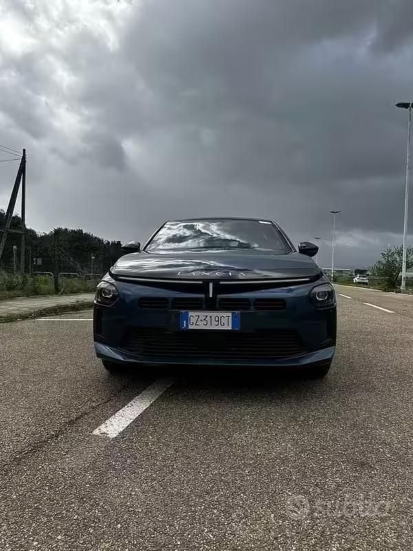 Usata Lancia Ypsilon 101 CV (74 kW) 2025 Blu/azzurro Utilitaria