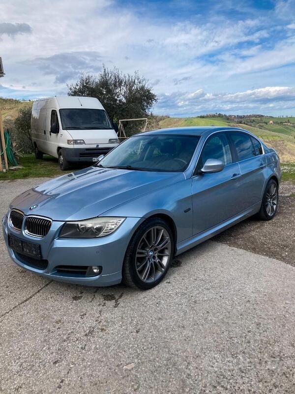 Blu Usata 2008 BMW 330 Tre volumi | 11.900 € (Molto cara) - Immagine 1/4