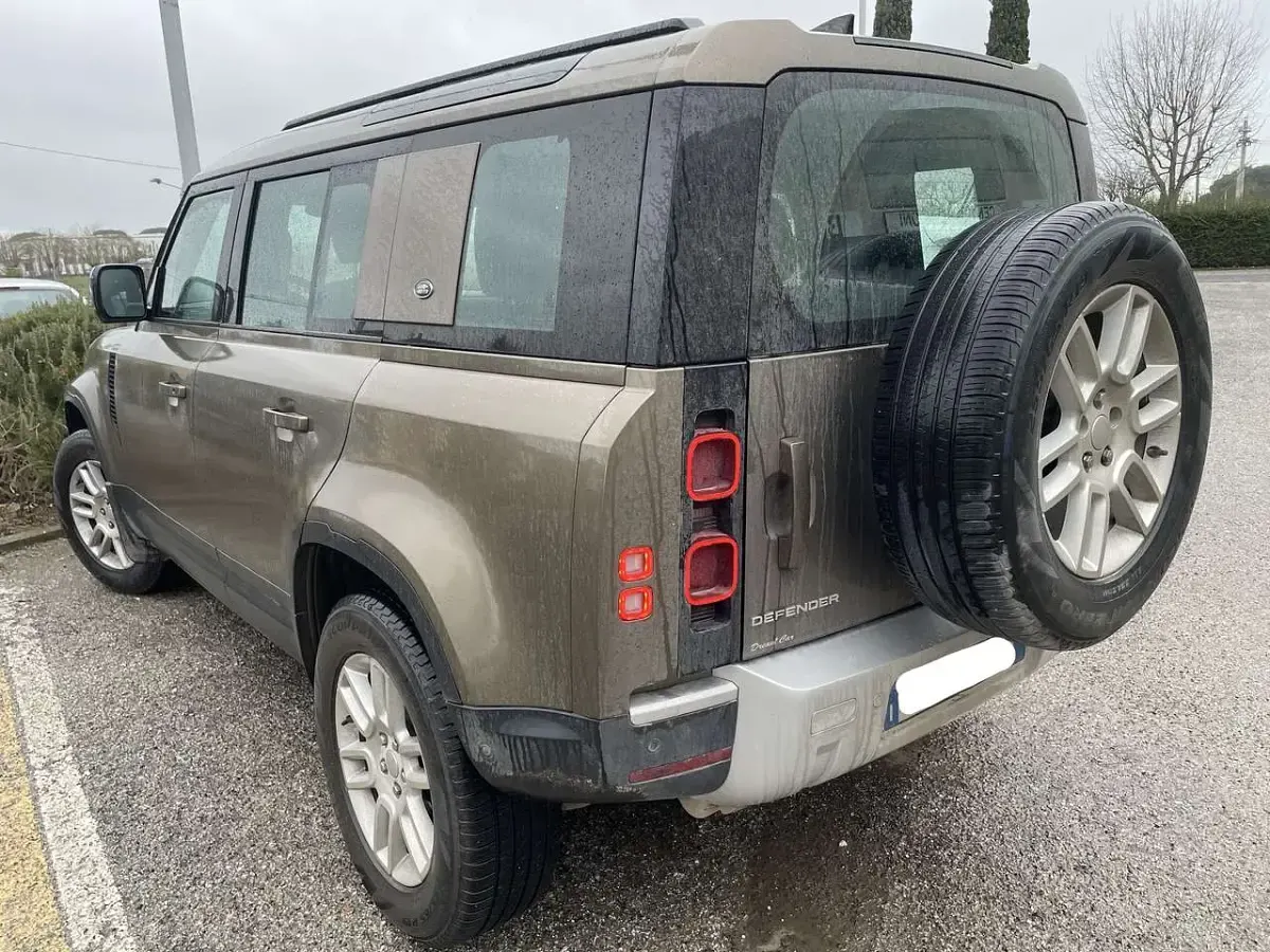Usata Land Rover Defender S 200 CV (147 kW) 2021 Gondawa stone SUV