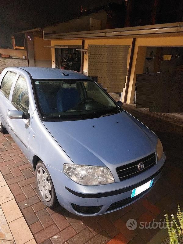 Blu Usata 2004 Fiat Punto Tre volumi | 900 € (Super prezzo) - Immagine 1/4