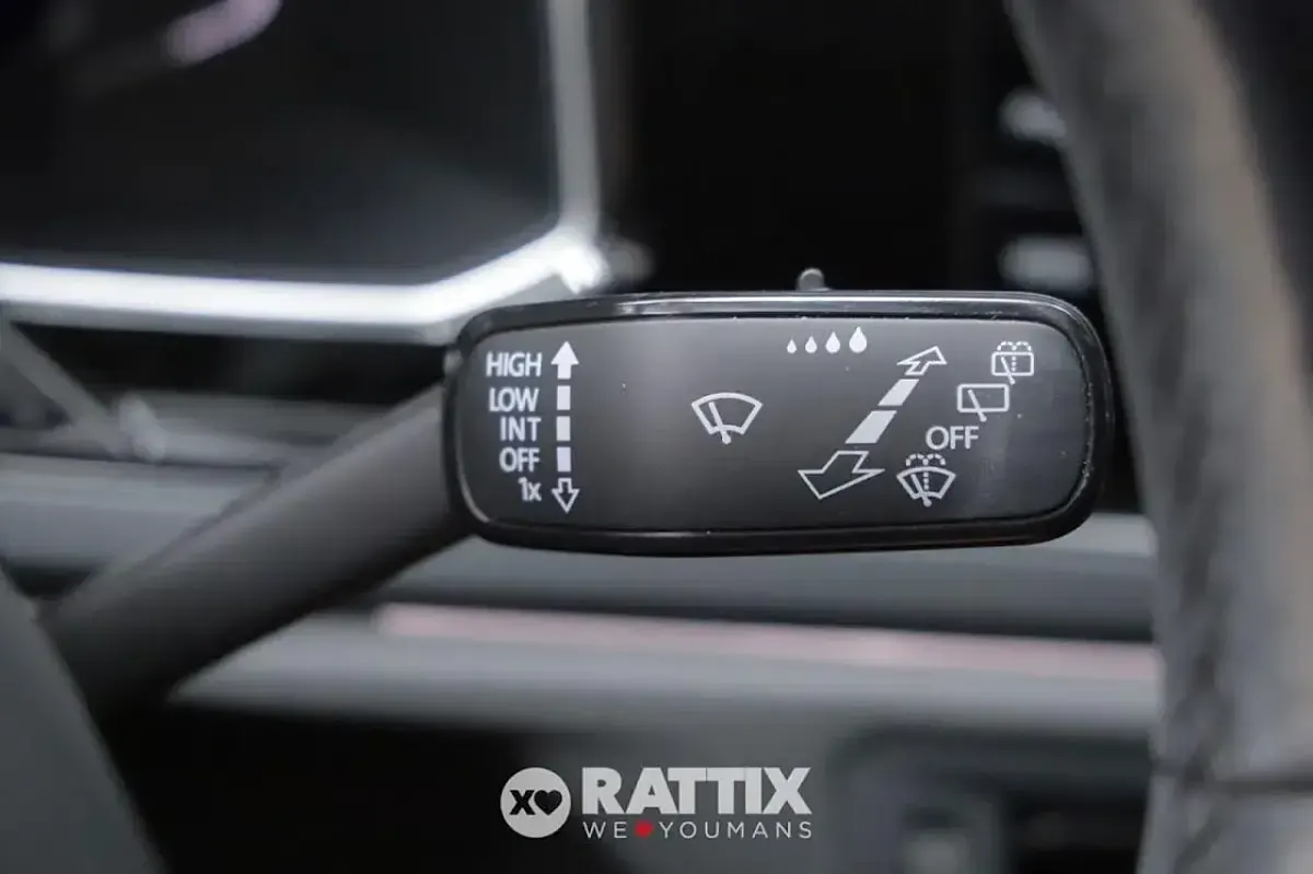 Usata VW Taigo R-line 110 CV (80 kW) 2022 Nero SUV