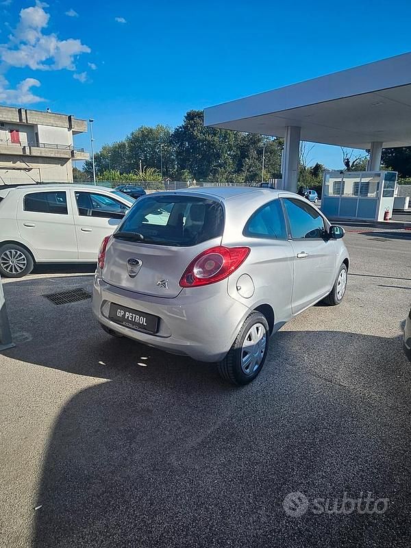 Usata Ford Ka Titanium 69 CV (50 kW) 2010 Grigio Berlina
