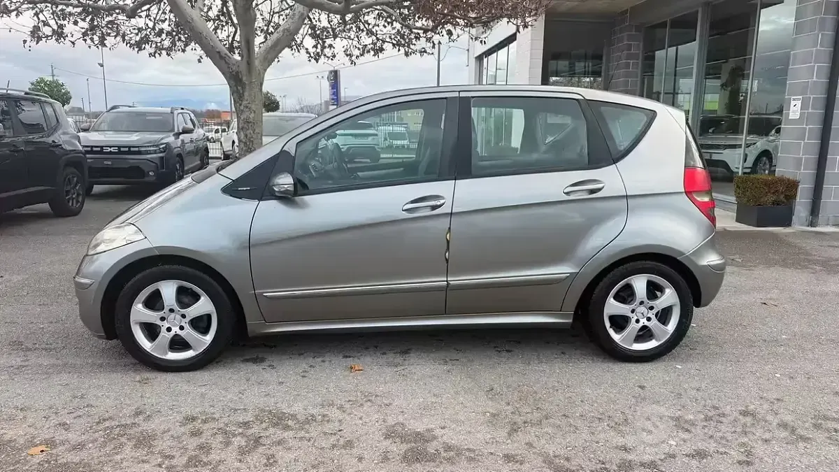 Usata Mercedes A180 Avantgarde 109 CV (80 kW) 2006 Grigio Berlina