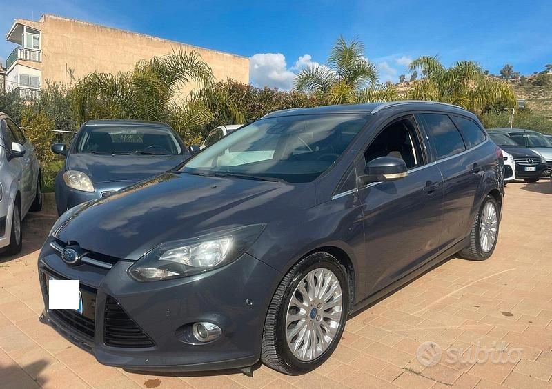 Usata Ford Focus 116 CV (85 kW) 2014 Grigio Station wagon