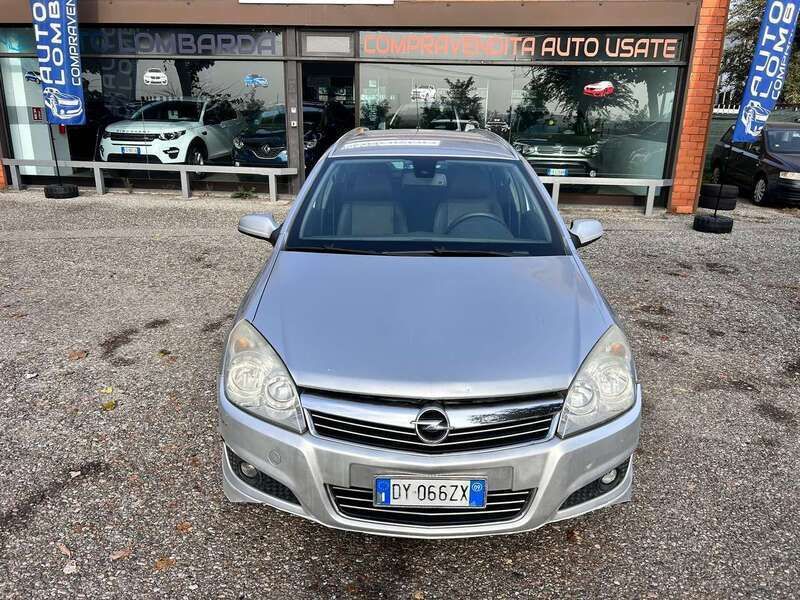 Usata Opel Astra Cosmo 150 CV (110 kW) 2009 Grigio Station wagon