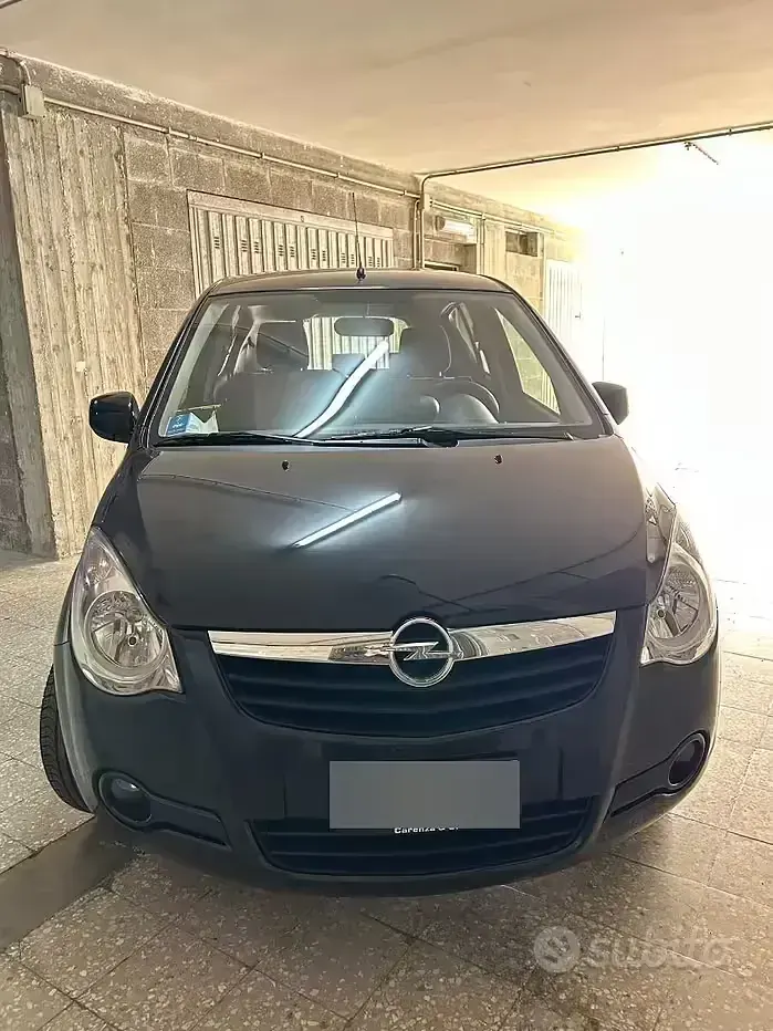 Usata Opel Agila 65 CV (47 kW) 2010 Nero Utilitaria