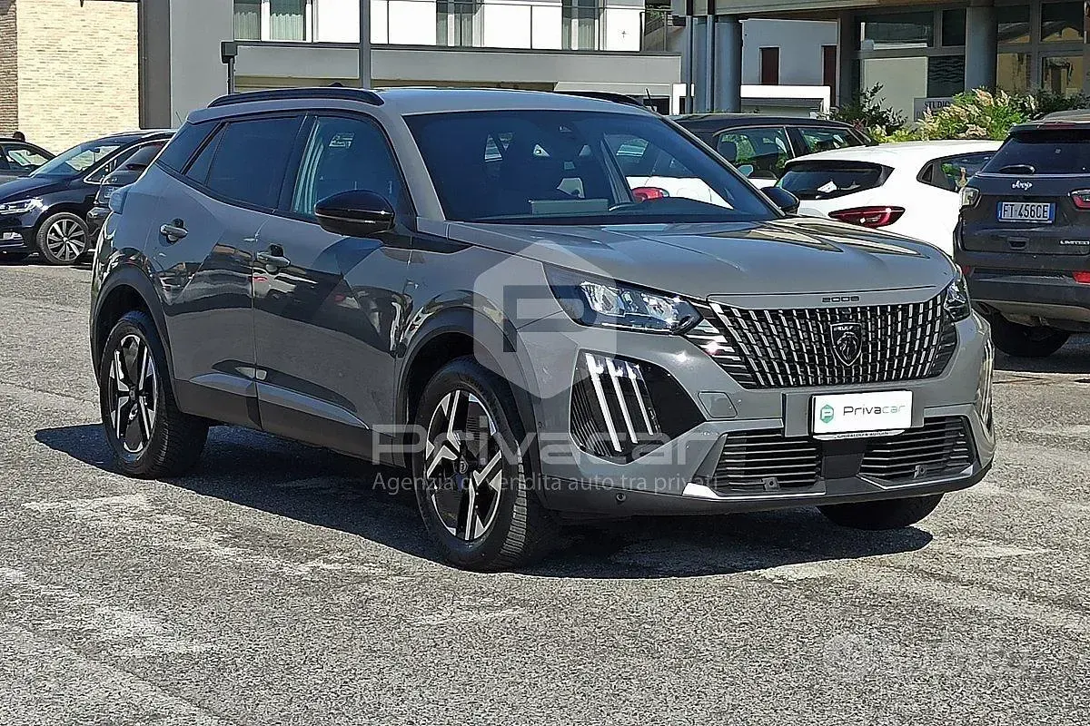 Usata Peugeot 2008 Allure 131 CV (96 kW) 2023 Grigio SUV