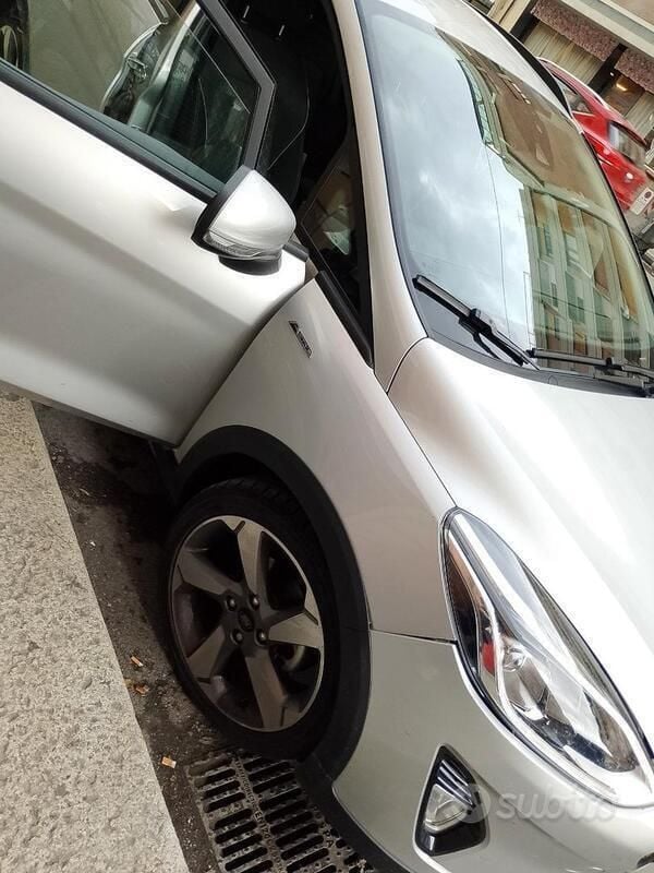 Second-hand Ford Fiesta 100 CP (73 kW) 2018 Gri Hatchback