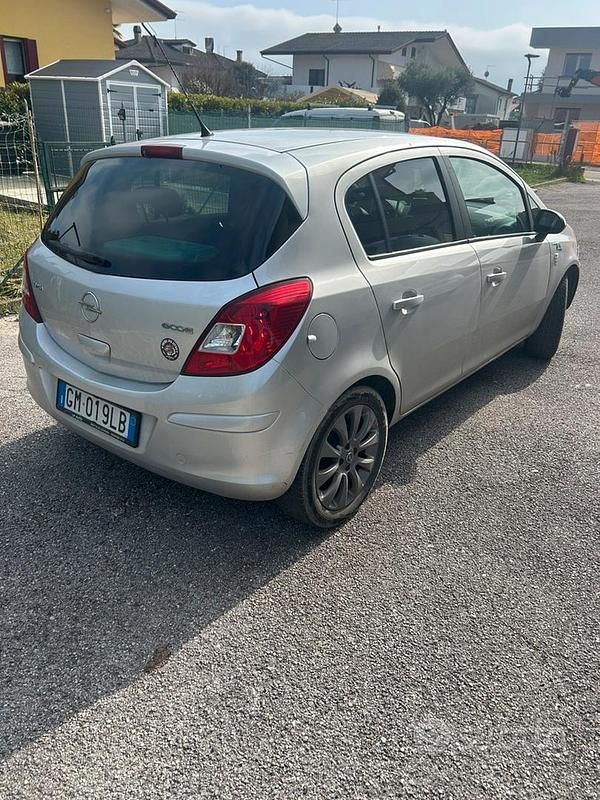 Usata Opel Corsa 80 CV (58 kW) 2010 Grigio Utilitaria