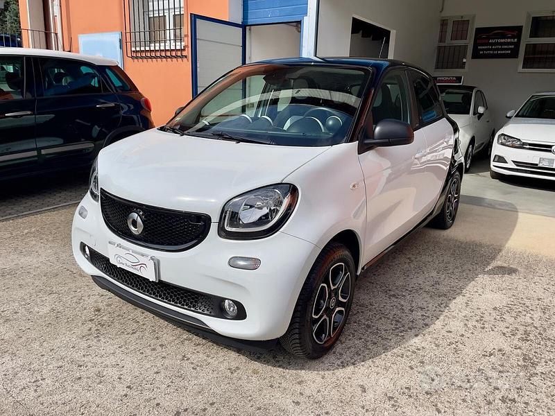 Begagnad Smart ForFour Passion 71 HK (52 kW) 2019 Vit Halvkombi