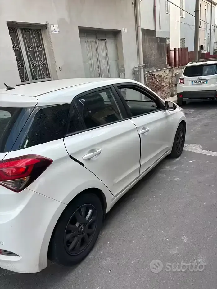 Usata Hyundai i20 84 CV (61 kW) 2017 Bianco Berlina