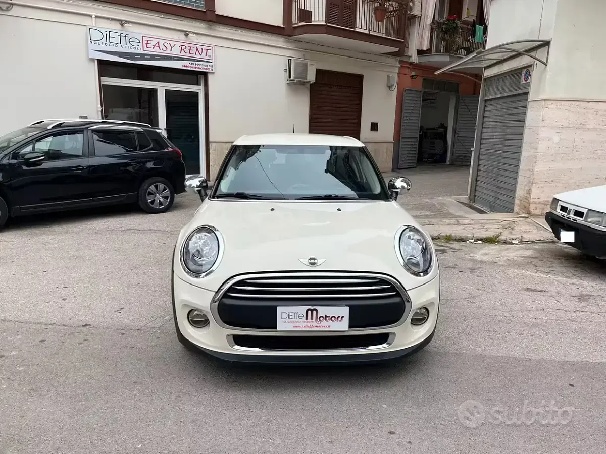 Usata Mini Cooper D Business 95 CV (69 kW) 2017 Bianco Utilitaria