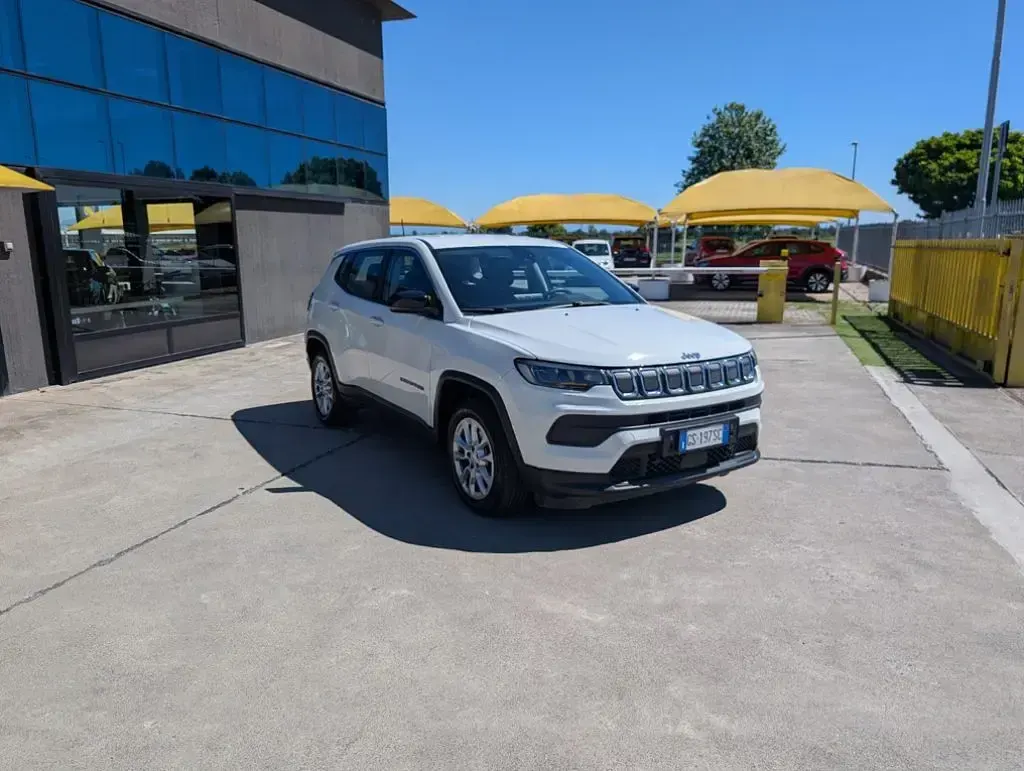 Usata Jeep Compass 131 CV (96 kW) 2024 Bianco / pastello SUV