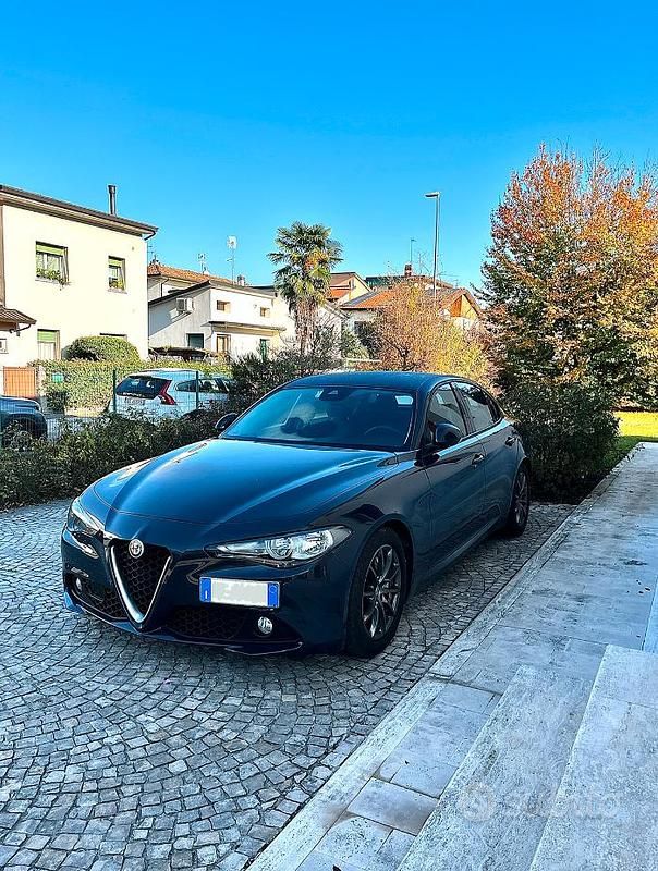 Usata Alfa Romeo Giulia 150 CV (110 kW) 2016 Blu Berlina