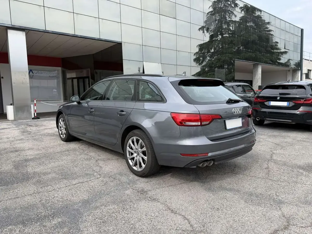 Usata Audi A4 Business 190 CV (139 kW) 2017 Grigio Berlina