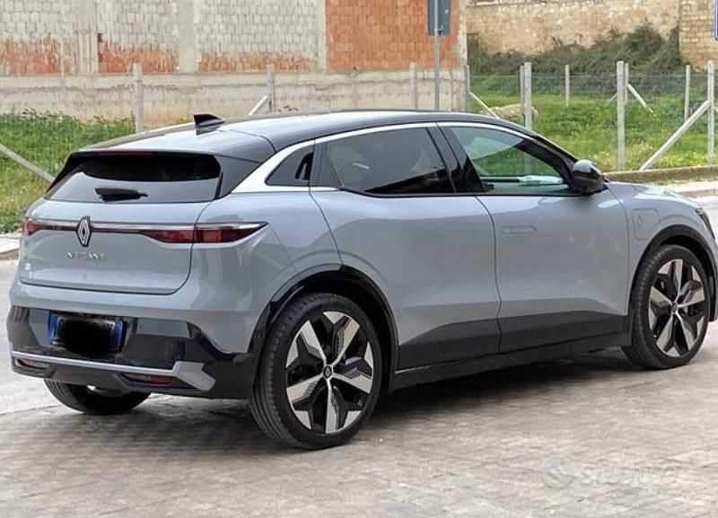Usata 2023 Renault Megane E-Tech Tre volumi | 25.000 € - Immagine 1/4