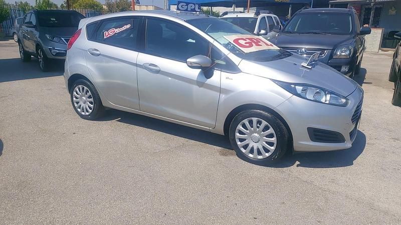 Usata Ford Fiesta Titanium 96 CV (70 kW) 2013 Grigio Berlina