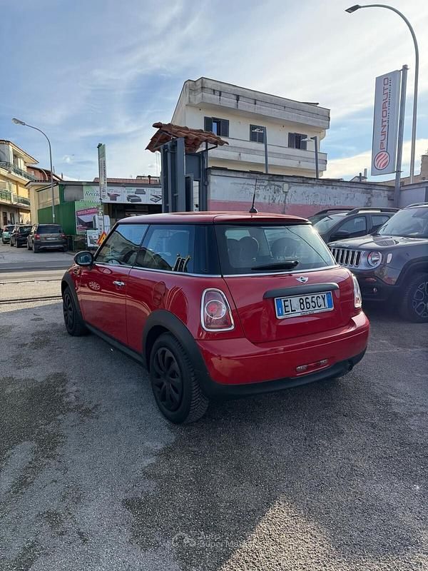 Begagnad Mini Cooper D Hype 75 HK (55 kW) 2011 Röd Halvkombi