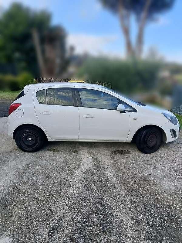 Usata 2013 Opel Corsa Tre volumi | 1800 € (Super prezzo) - Immagine 1/4