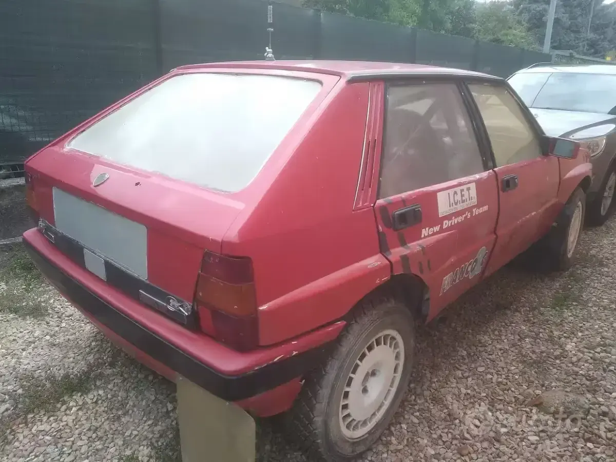 Usata Lancia Delta 181 CV (133 kW) 1988 Rosso Utilitaria