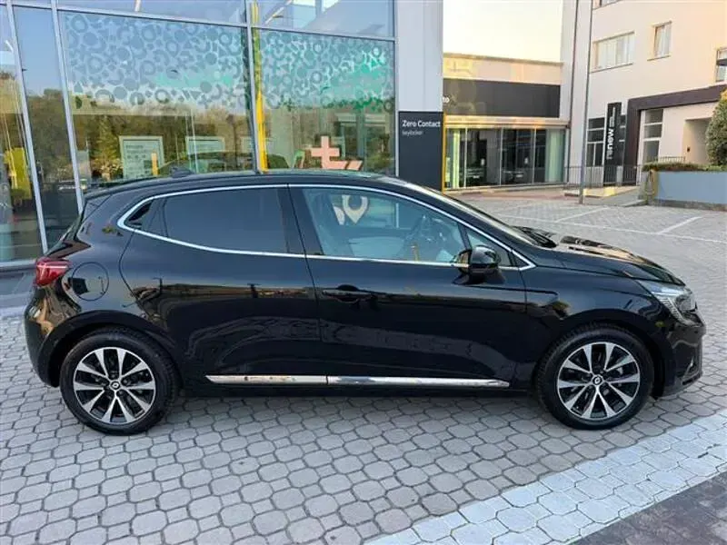 Usata Renault Clio Techno 145 CV (106 kW) 2023 Nero Utilitaria